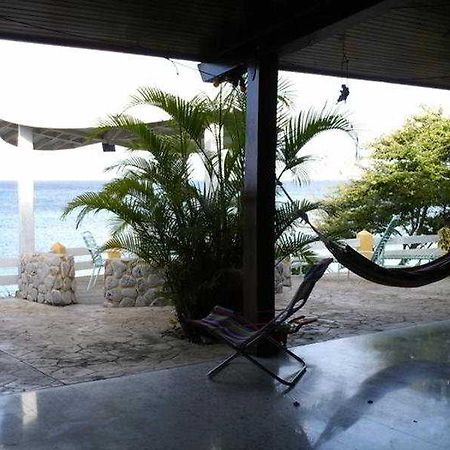 Settlers Beach Hotel Saint James Luaran gambar
